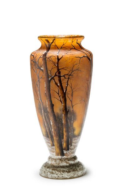 DAUM Nancy Rare vase balustre en verre doublé à décor dégagé à l'acide et émaill&hellip;