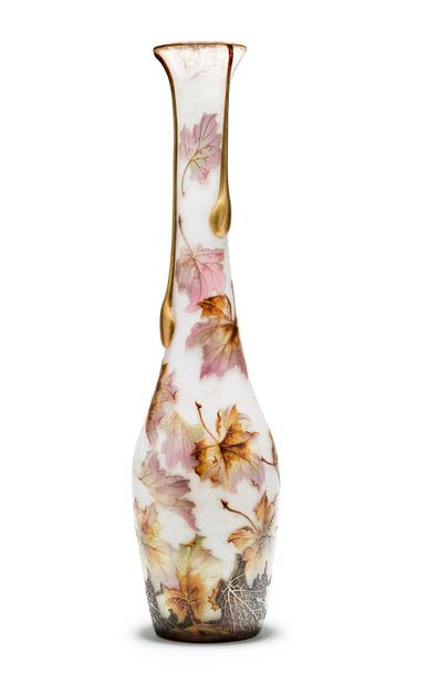 LEGRAS Important vase en verre à décor de feuilles de marronniers marrons, verts&hellip;