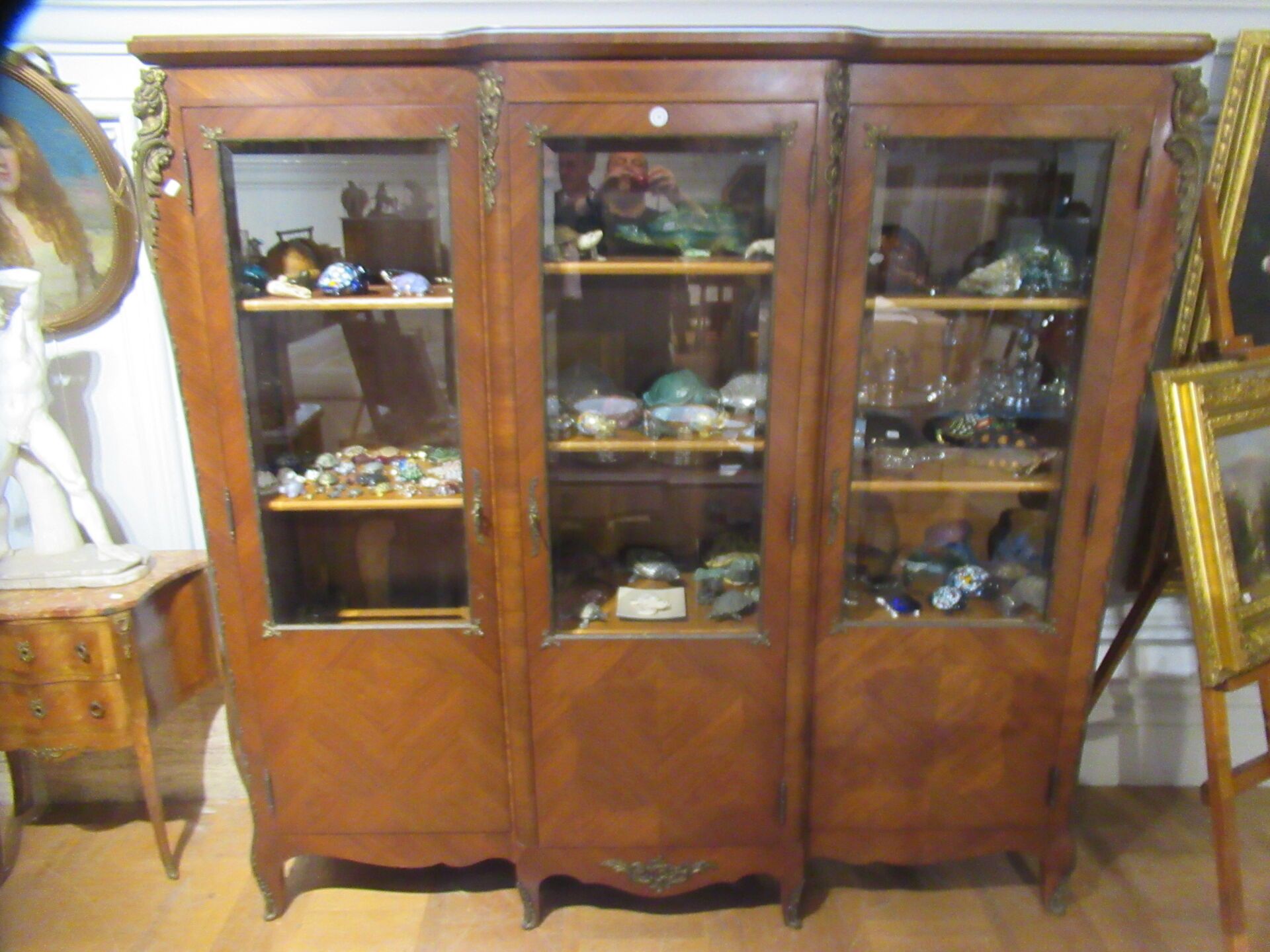 Null Regency-style veneered bookcase H: 192 cm L: 195 cm