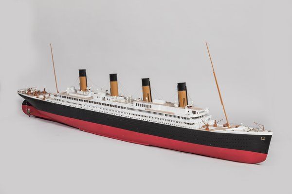 Modello della nave Titanic (piccole parti mancanti e inc…