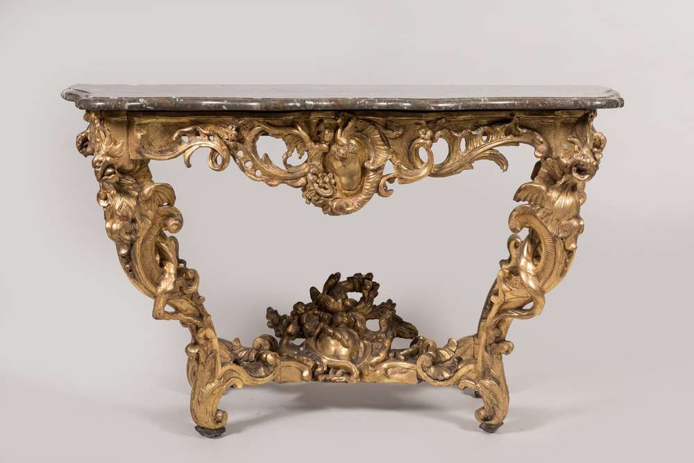 Null Beautiful console in gilded and carved wood with fronts and sides moved. It&hellip;