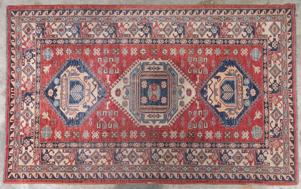 Null Turkish carpet (warp, weft and wool velvet), recent
 276 x 178 cm.

Expert &hellip;