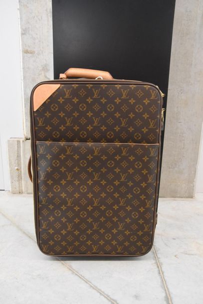 Louis Vuitton Pegasus suitcase in monogrammed canvas (on…
