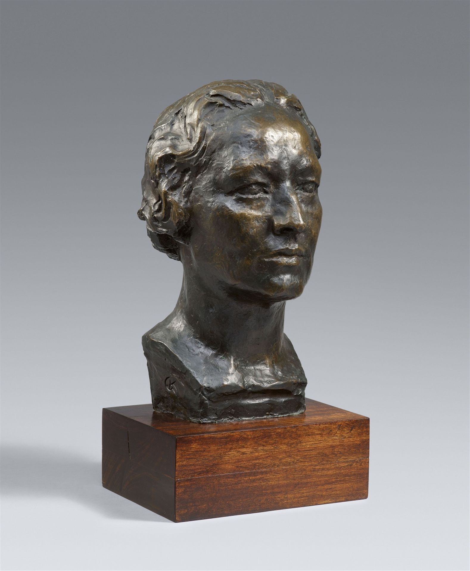 Georg Kolbe George Kolbe





约瑟芬-坎兹勒夫人的画像


1932年或1936年





青铜高度35,6厘米。右侧有 "GK&hellip;