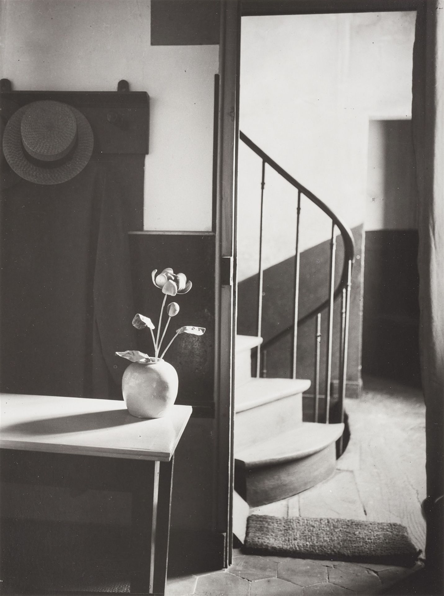 André Kertész André Kertész



Chez Mondrian, 巴黎

1926



后来的明胶银印刷品。24,5 x 18,3厘&hellip;