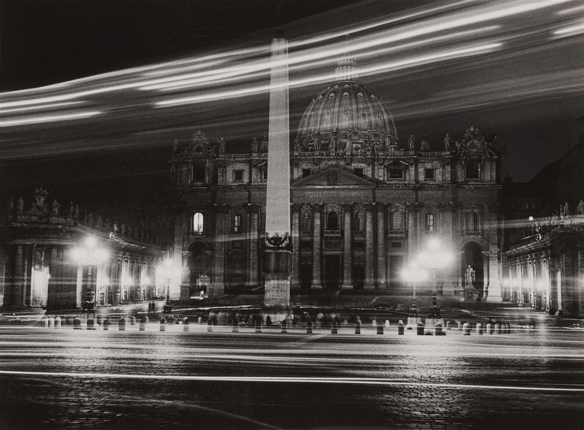 Herbert List Elenco Herbert



Chiesa di San Pietro di notte, Roma

Intorno al 1&hellip;