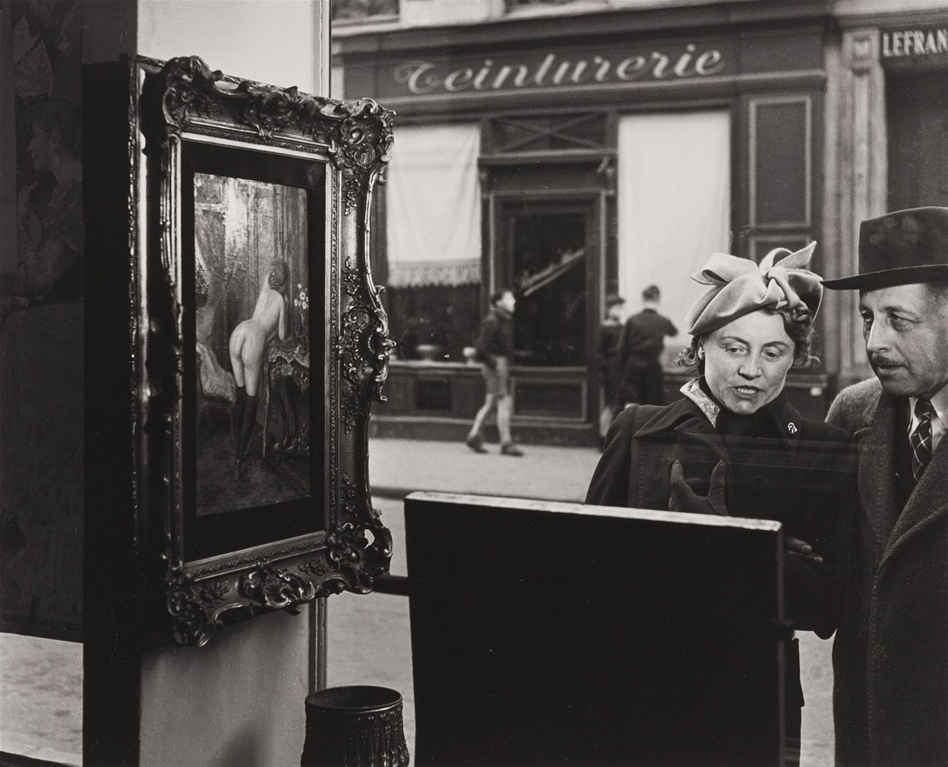 Robert Doisneau Robert Doisneau



一个斜视

1948



明胶银版画1976年，23.9 x 29.6厘米（29.8 x&hellip;