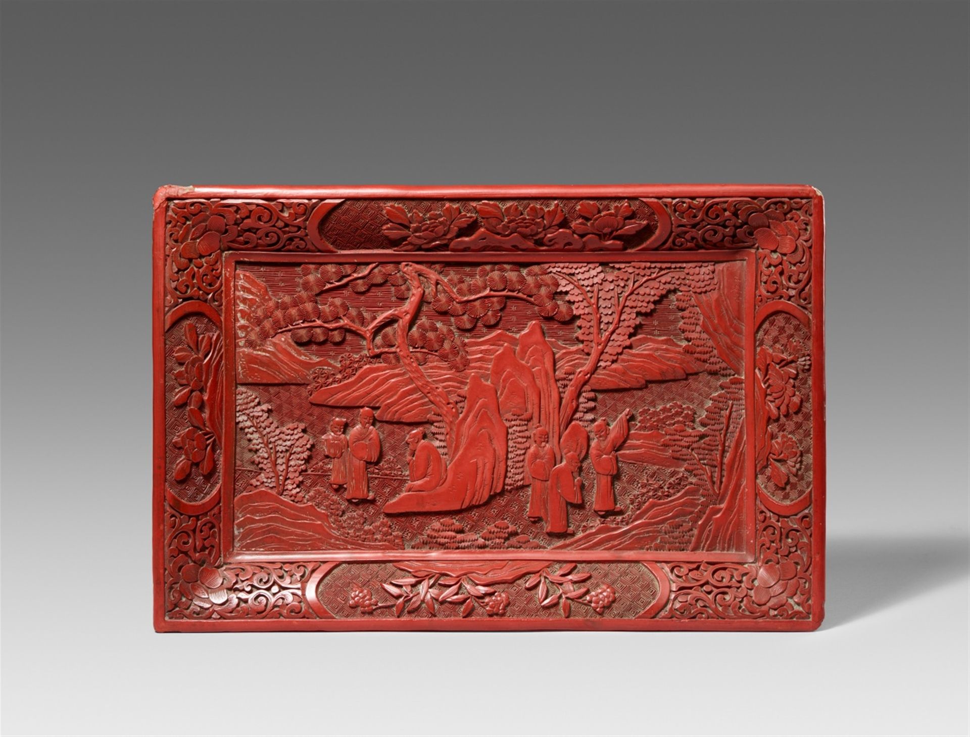 Null Plateau en bois. Laque rouge sculptée. 19ème siècle.



Forme allongée. Dan&hellip;