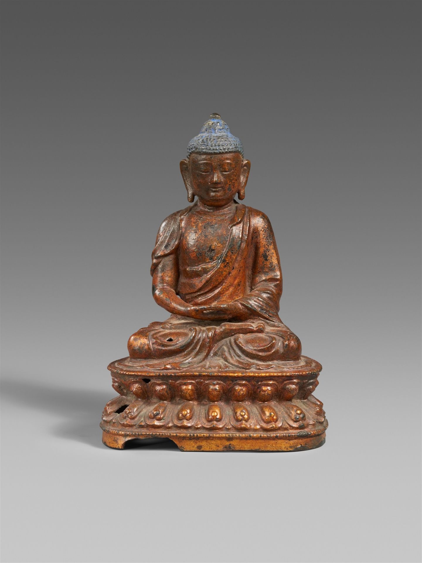 Null A lacquered and gilt bronze figure of Buddha Shakyamuni. Ming dynasty, 16th&hellip;