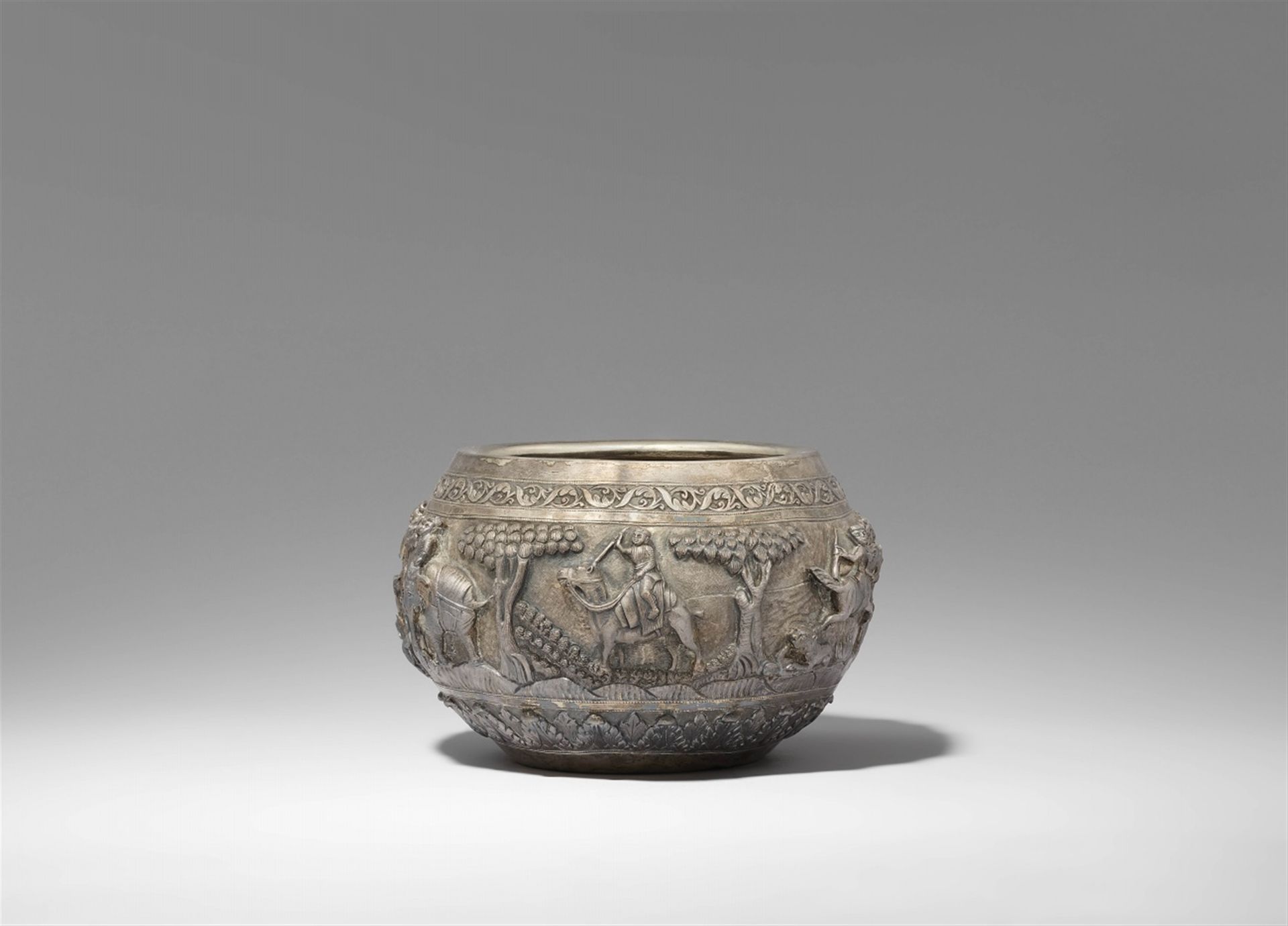 Null A Burmese silver bowl. First half 20th century



In the shape of an alms b&hellip;