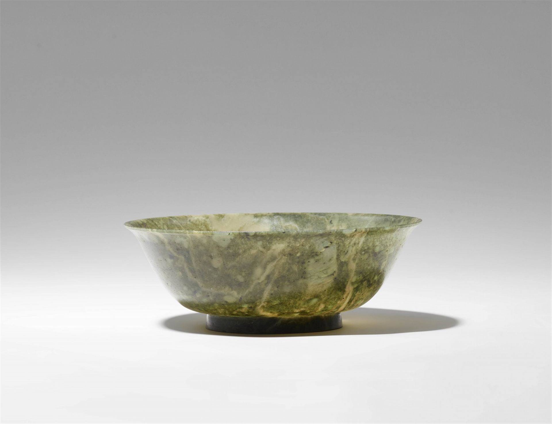 Null A spinach green jade bowl. 18th/19th century



With deep rounded sides fla&hellip;