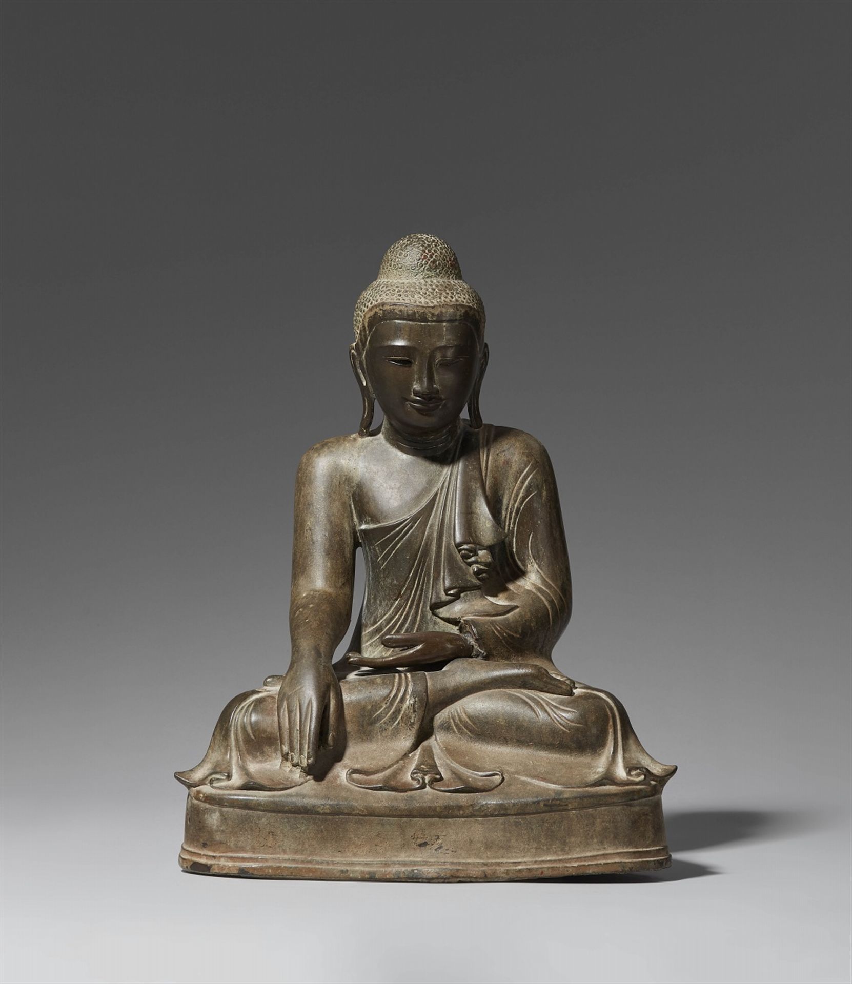 Null Buddha Shakyamuni. Bronze. Birma, Mandalay. 19. Jh.



Im Meditationssitz a&hellip;