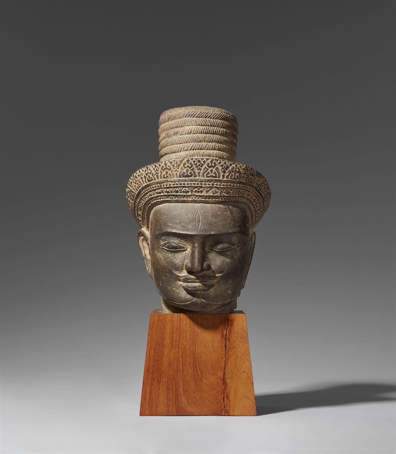 Null Una cabeza muy grande de Shiva. Camboya, Imperio Khmer. Siglo X o posterior&hellip;