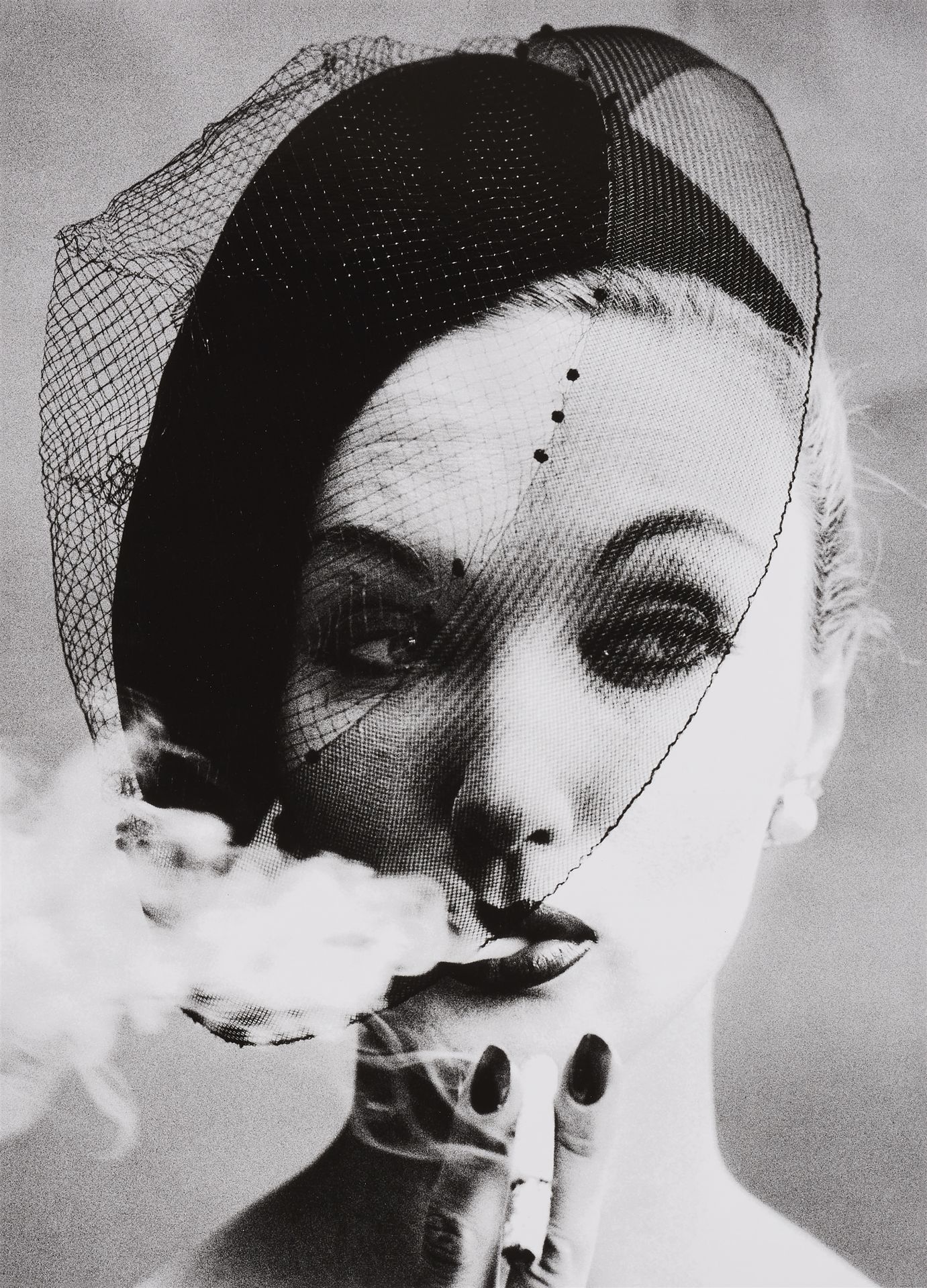 William Klein 威廉-克莱因



烟雾+面纱，巴黎（Vogue）。

1958



后来的明胶银印刷品。46.7 x 33.7厘米（60.1 x&hellip;