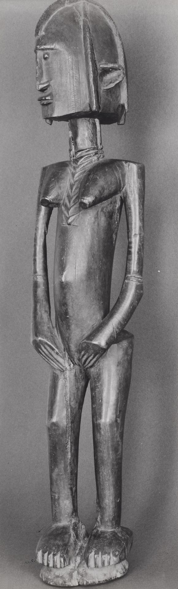 Walker Evans 沃克-埃文斯



祖先图, 非洲, 马里, 多贡人

1935



复古，明胶银印刷品。23.9 x 7.4厘米。背面有摄影师的印&hellip;