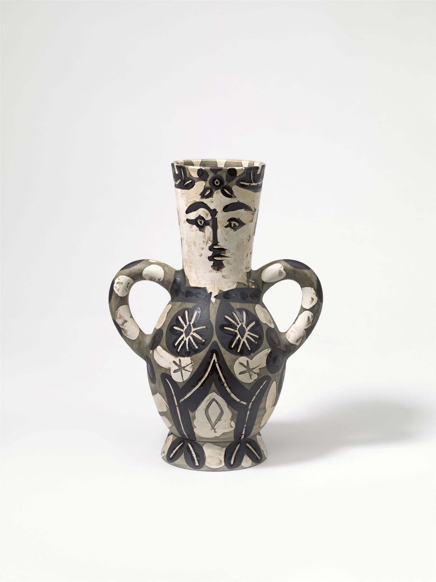 PABLO PICASSO Pablo Picasso



Vaso deux anses hautes

1952



Caraffa in cerami&hellip;