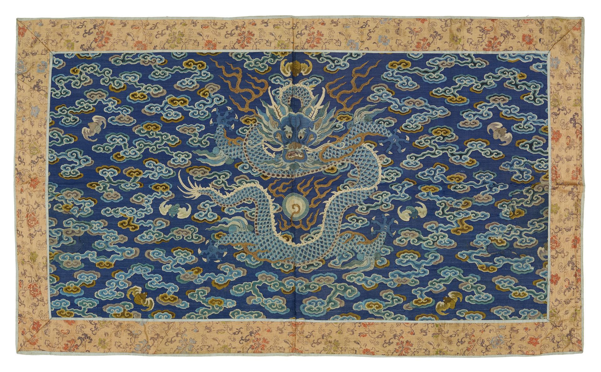 Null Fragment de robe de dragon. Tissu de soie en technique kesi. XVIIIe/XIXe si&hellip;