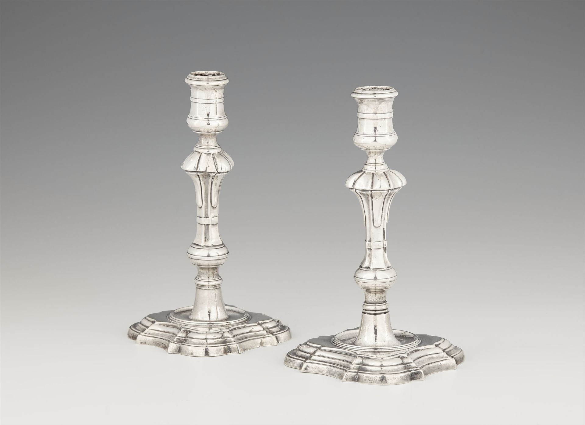 Null Early Brazilian candlestick pair

Silver. Cast, square-shaped and multi-pro&hellip;