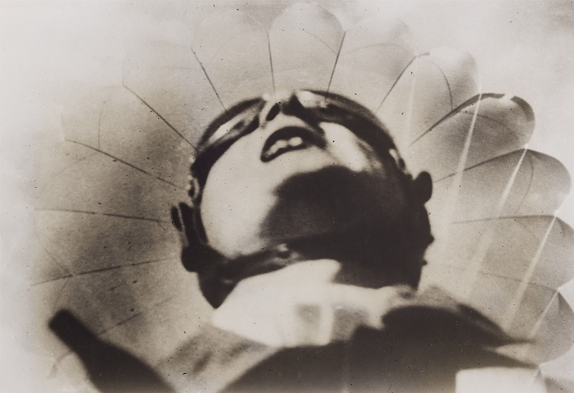 Willi Ruge 威利-鲁格

这一刻是决定性的
1931

复古，明胶银打印高光。13.9 x 20.2厘米（16.3 x 21.6厘米）。背面有 "Un&hellip;