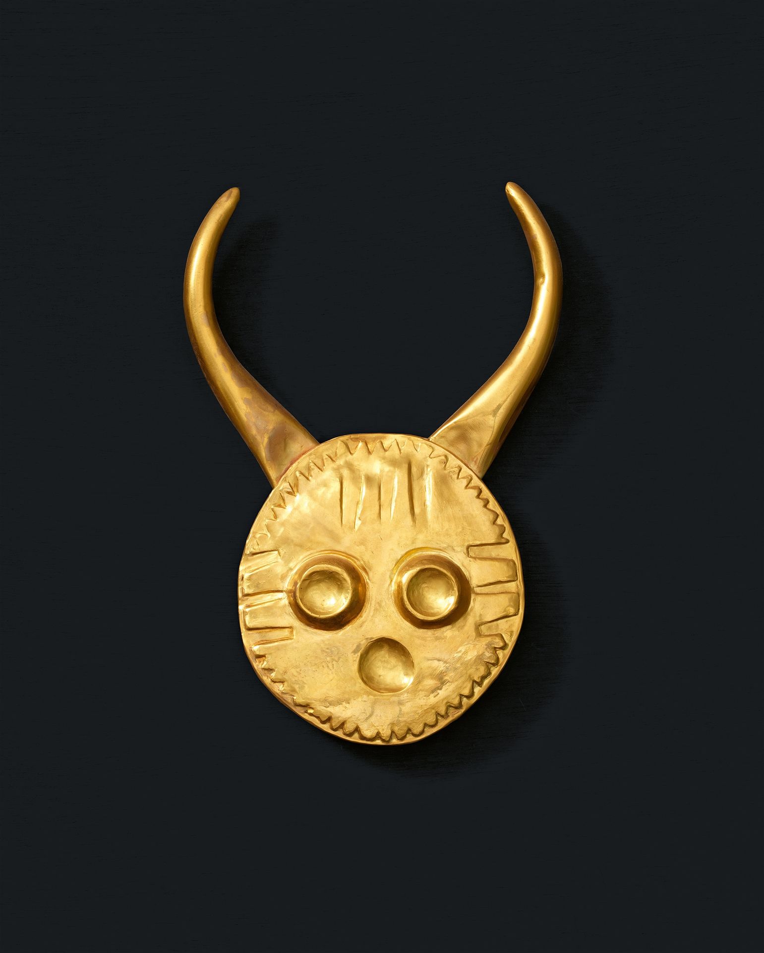 Max Ernst Max Ernst

Tête à Cornes
1959

Gold, 23 carat. Plastic jewelry pendant&hellip;