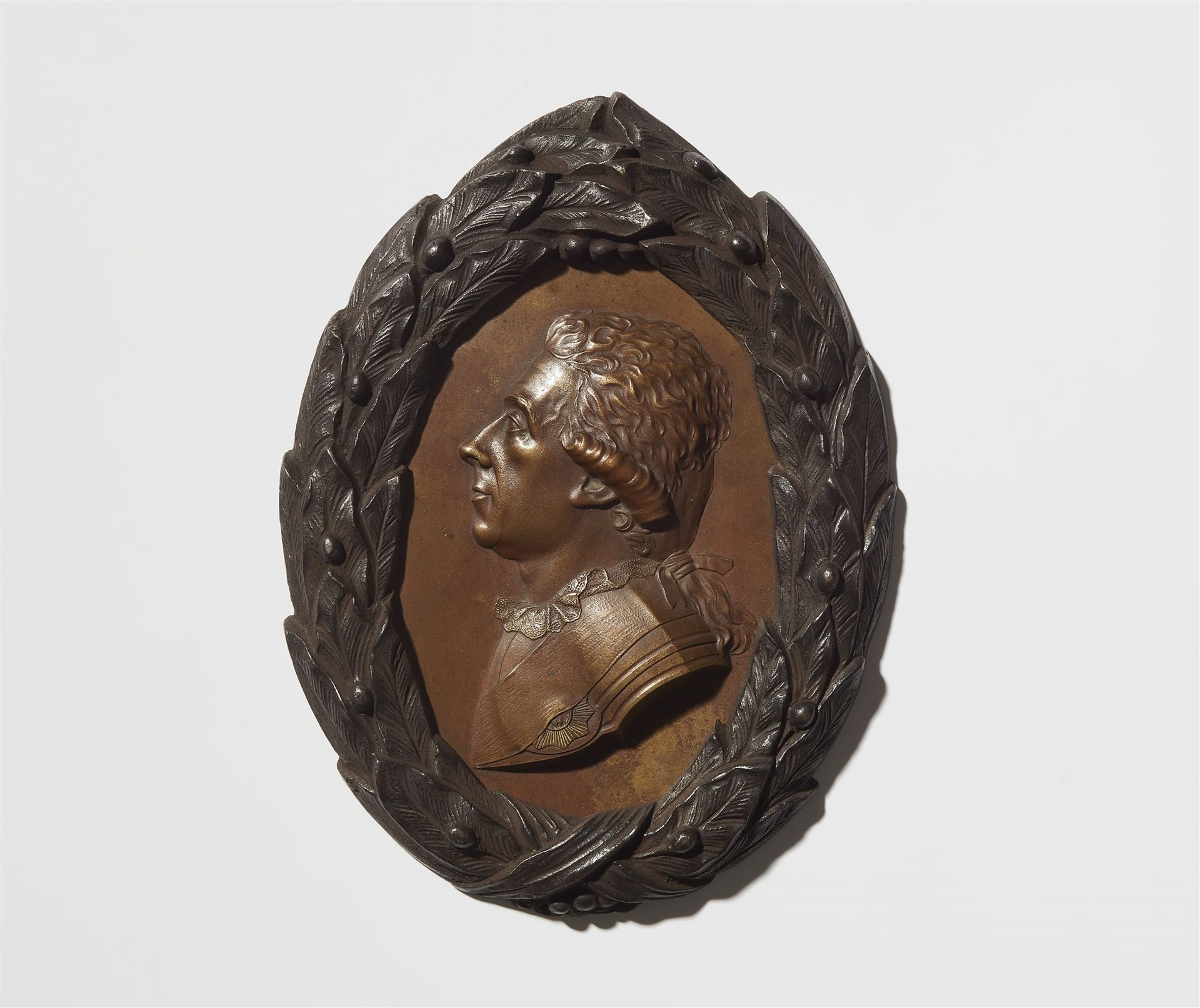 Null Plaque ovale à l'effigie du prince Henri

Fonte de bronze à patine brun dor&hellip;