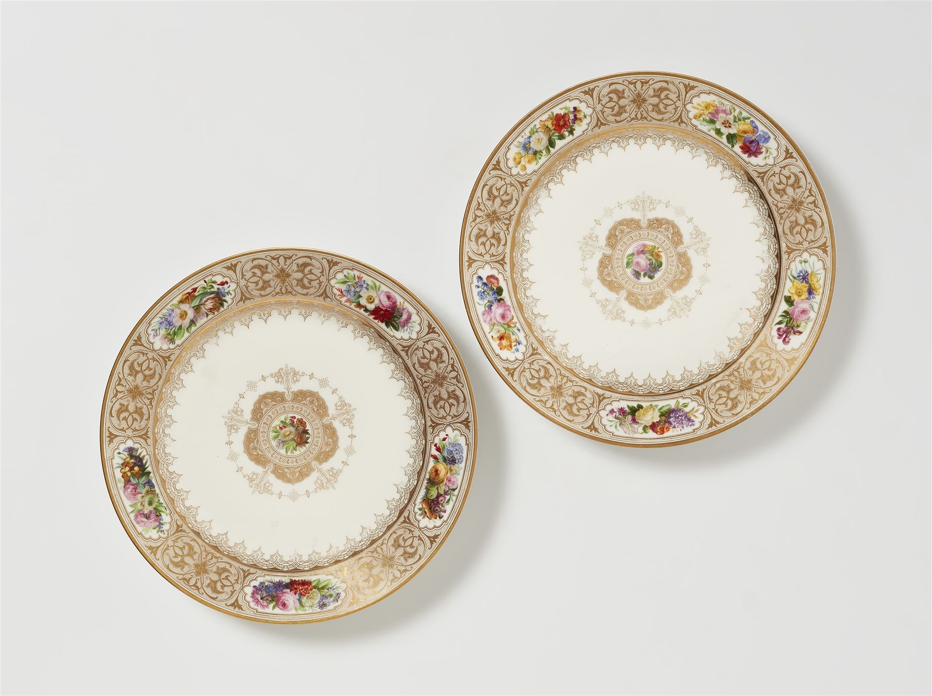 Sèvres Coppia di piatti del servizio da dessert del Castello di Trianon

Porcell&hellip;