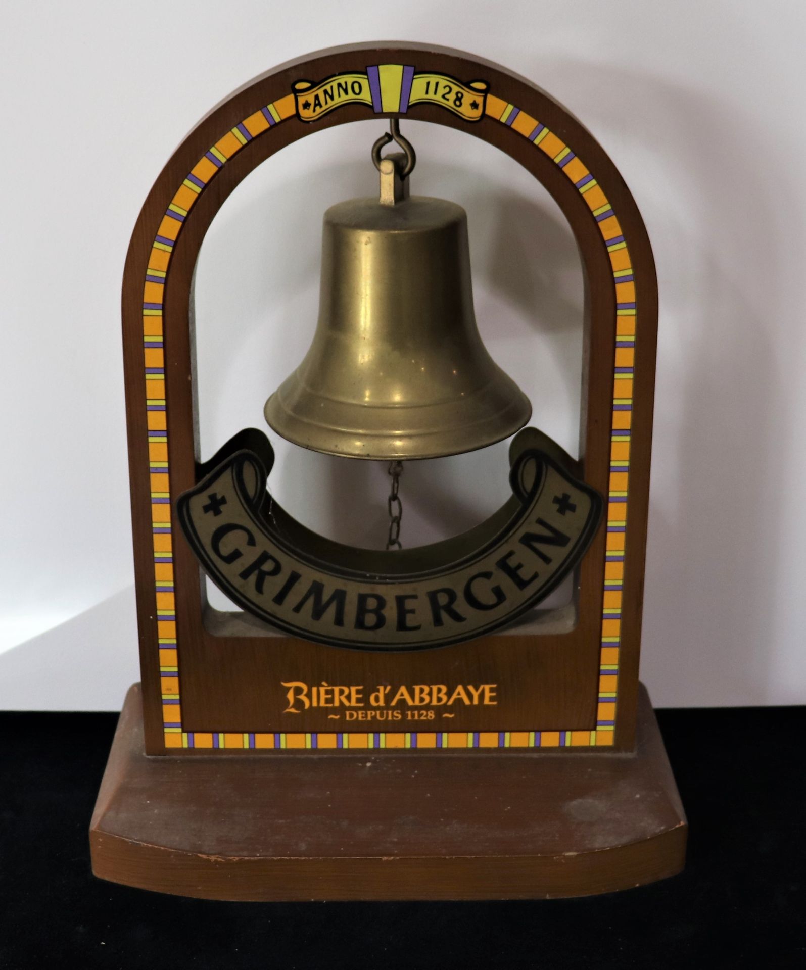 Null GRIMBERGEN advertising bell in brass with wooden frame. H43cm, W32cm, D20cm