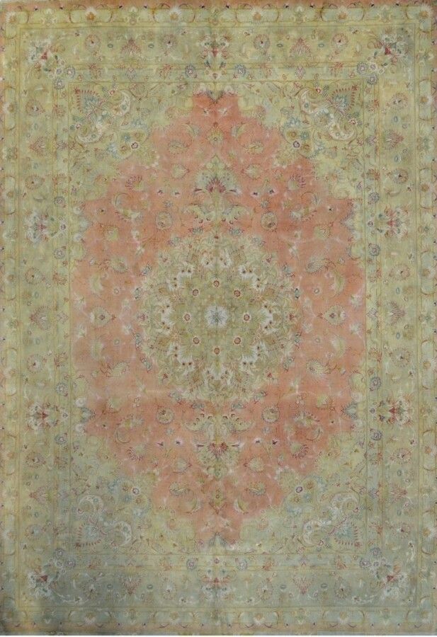 Null Important and fine Tabriz (North West of Iran) in wool and silk around 1980&hellip;