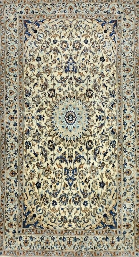 Null Fine Dwarf (Iran) wool and silk around 1980.

Lambswool velvet, flowers sur&hellip;