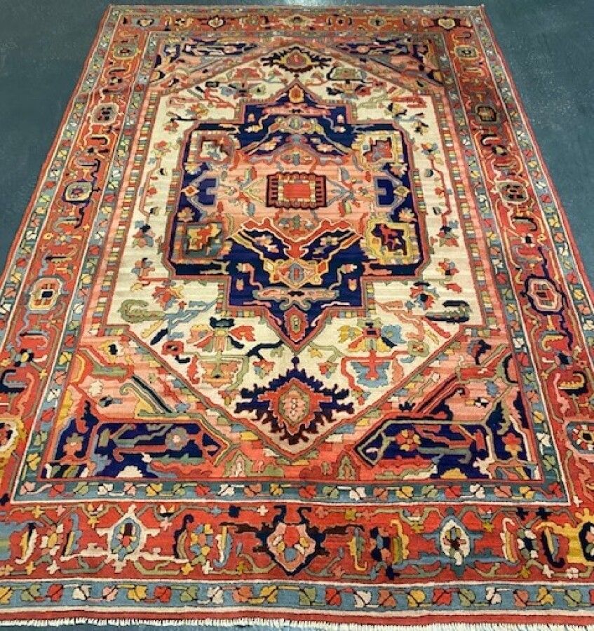 Null 原创的、伟大的、精美的雅努斯（法国北部的作坊）第二十期第一部分。

用链条、羊毛绒在棉质基础上进行加工。

装饰让人联想到海瑞兹地毯。

米色田野上有&hellip;
