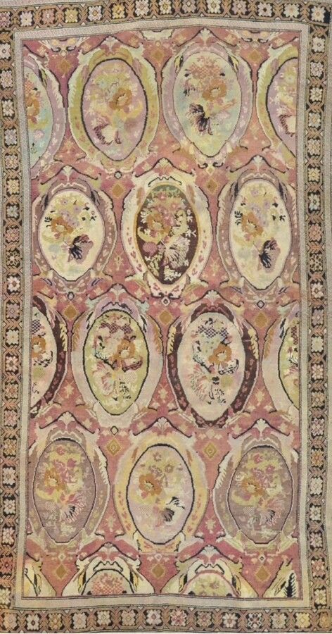 Null 十九世纪末的卡拉巴赫（高加索）老、大、原。

羊毛基础上的羊毛天鹅绒。

亚美尼亚的工作。

古老的粉色田地，镜面形状的奖章镶嵌着粉色调的花束。

装&hellip;