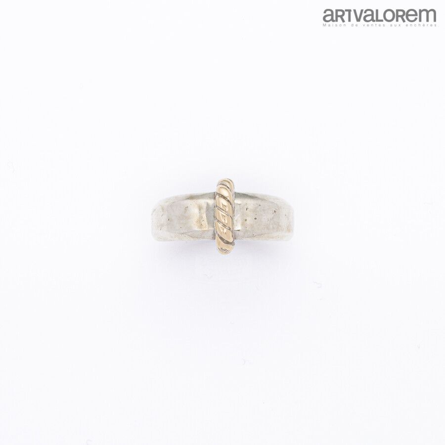 Null HERMÈS 

Bague en argent 925°/°° et or jaune 750°/°° modèle "tresse " signé&hellip;