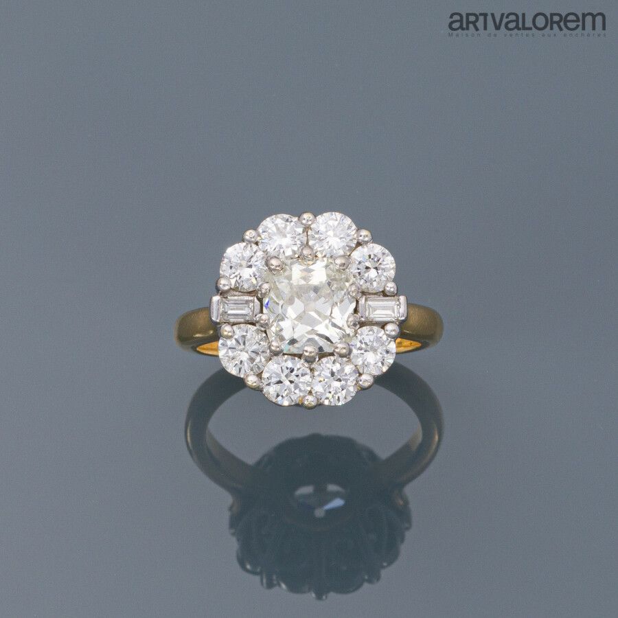 Null Bague marguerite en or jaune et gris 750°/°° centrée d'un diamant taille an&hellip;