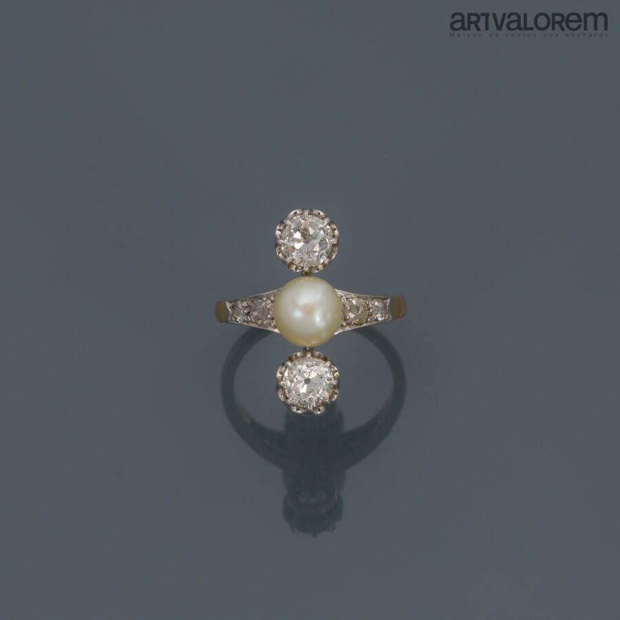 Null Bague marquise en or jaune et gris 750°/°° centrée d'une perle bouton proba&hellip;