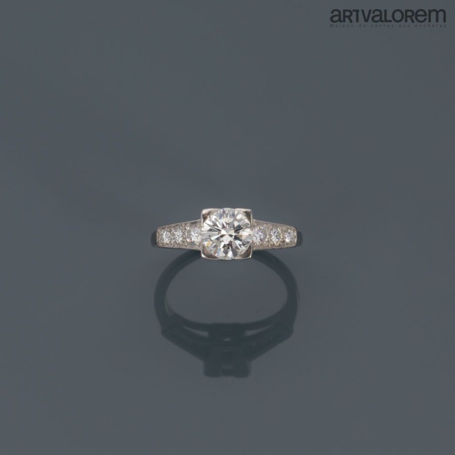 Null Bague en platine 850°/°° ornée d'un diamant taille brillant de 1,03 carats &hellip;