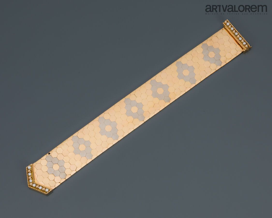 Null Bracelet manchette en or jaune 750°/°° et platine 850°/°° poli à maille alv&hellip;