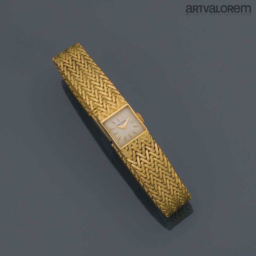 Null MOVADO pour Van Cleef & Arpels

Montre de femme en or jaune 750°/°° , cadra&hellip;