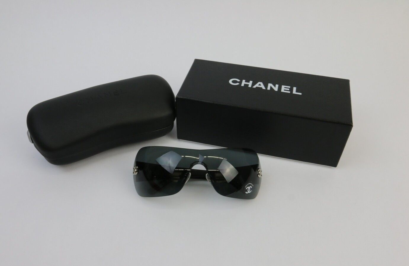 chanel quilted sunglasses case