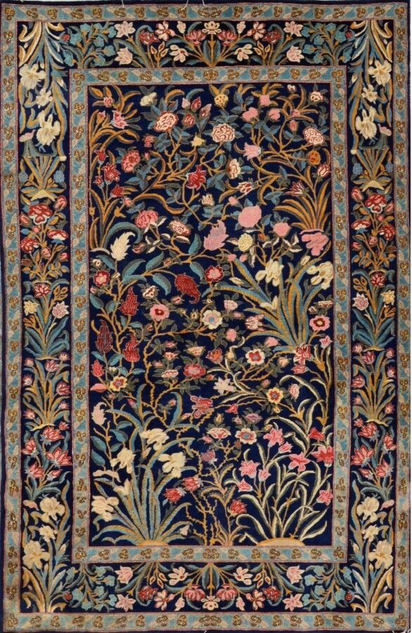 Null 原创和精美的Ghoum kork（伊朗），约1975年。

午夜蓝色的场地上有丰富的多色植物开花。

羊毛天鹅绒，棉质基础。

装饰着无数的鲜花。 
&hellip;