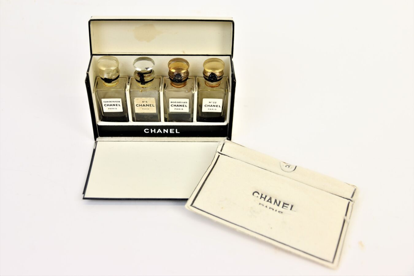 Chanel (1950's) Four extracts box in white and black …