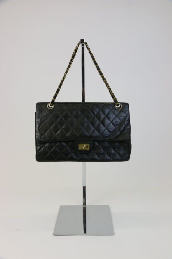 Null CHANEL Paris

Sac 2.55 en agneau noir, bandoulière chaine permettant un por&hellip;