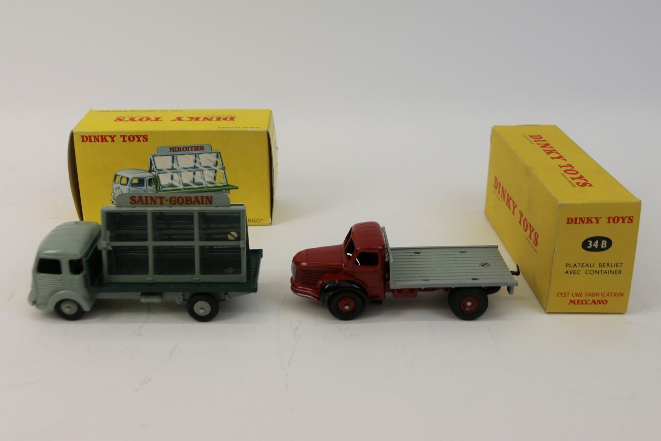 Null DINKY TOYS FRANCE, Simca Miroitier "Cargo" 33C (BO), Berliet tray with cont&hellip;