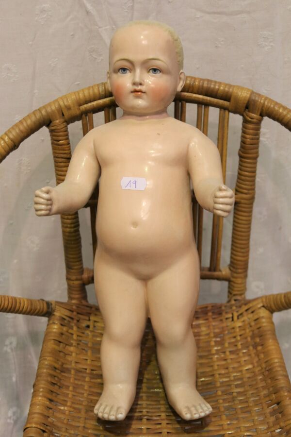 Null Frozen CHARLOTTE" 浴场婴儿，瓷头和瓷身，闭口，画眼，高39厘米。
