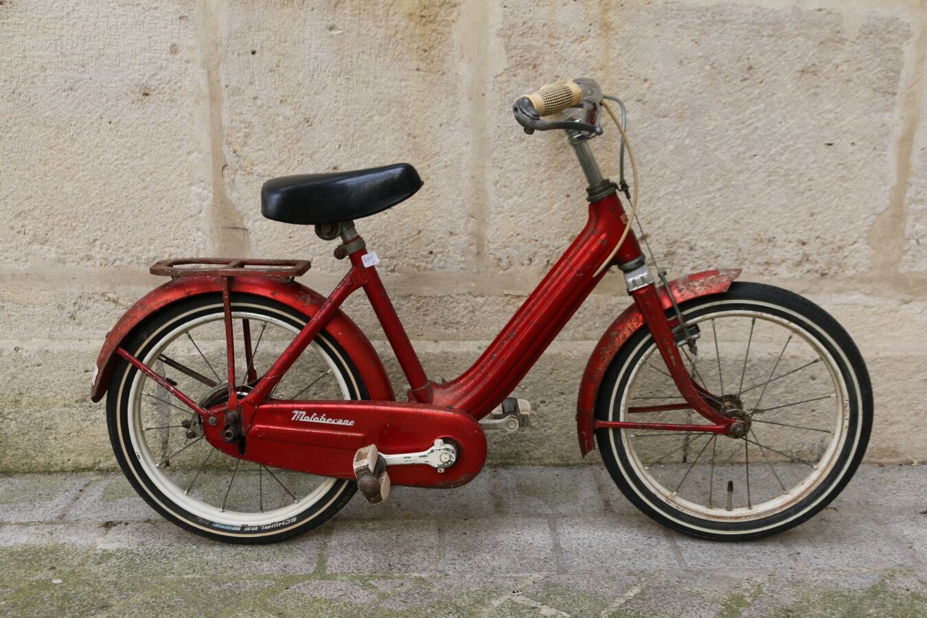 Null Motobécane 

Petit vélo d'enfant, année 50. L. : 1 m