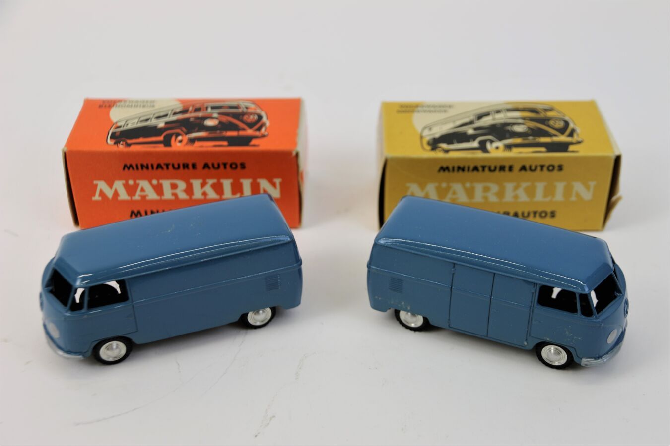 Null MARKLIN, Volkswagen Combi, two examples 8013 and 8006 (BO)