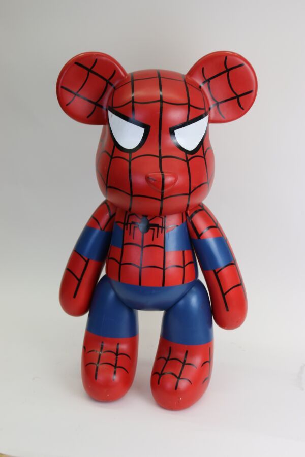 Null ÉCOLE CONTEMPORAINE

Souris Spider man en plastique. 

H. : 74 cm