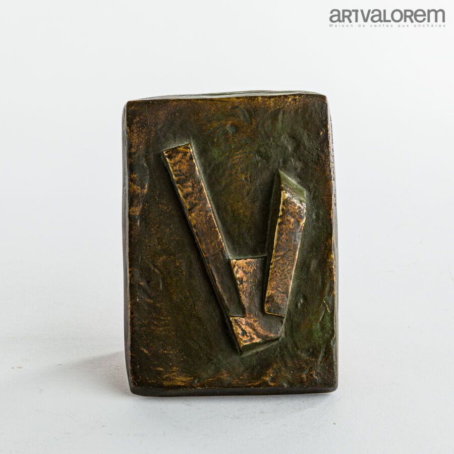 Null Béatrice ARBET (XXe siècle)

Sans titre

Plaque en bronze à patine brune-ve&hellip;