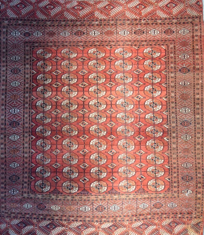 Null 大型的布哈拉Tekke 土库曼 19世纪末

羊毛基础上的羊毛丝绒

砖场上有几何风格的guhls（大象的脚）。

带有钩子和梳子的边界

280 x&hellip;
