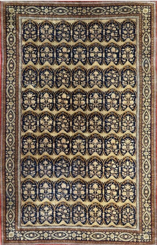 Null 原创和重要的丝绸Ghoum，Shah的时代，约1960年

丝绸基础上的丝绒

装饰的方式让人联想到法国的肥皂厂

午夜蓝色的场地上有一排排镶嵌着古老&hellip;