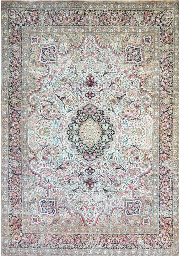 Null 特殊的、精细的、非常重要的丝绸Ghoum，伊朗，约1965年，沙赫时期

丝绸基础上的丝绒

象牙质地，装饰有花环和细枝卷须，以及多色扭曲的风格化花朵&hellip;